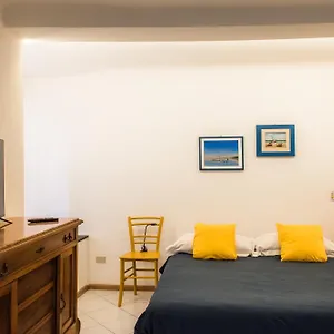 apt-free-parking-centro-citta-via-caffaro.hotelitalianriviera.com/